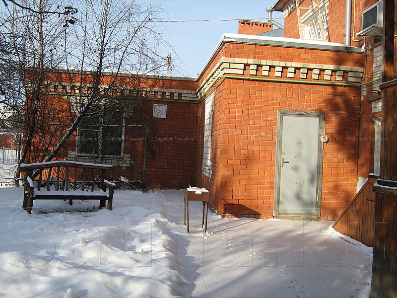 Рядом с Яхт Клубом Лодка Хаус